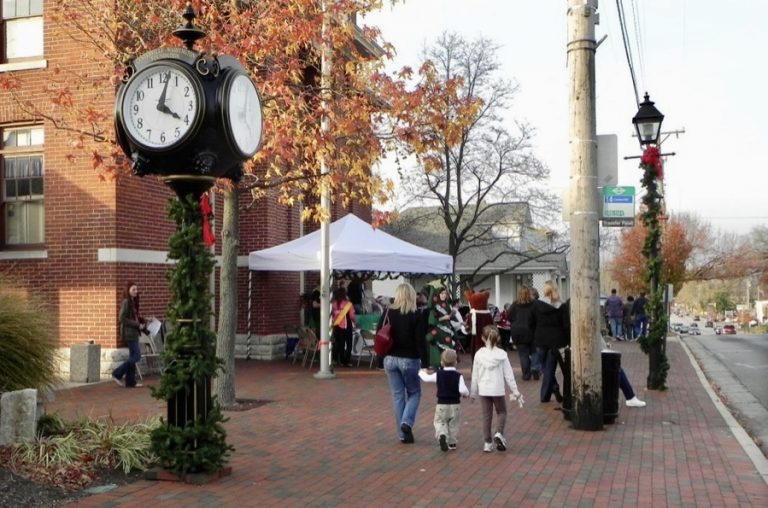 Photo of the clock in downtown Centerville